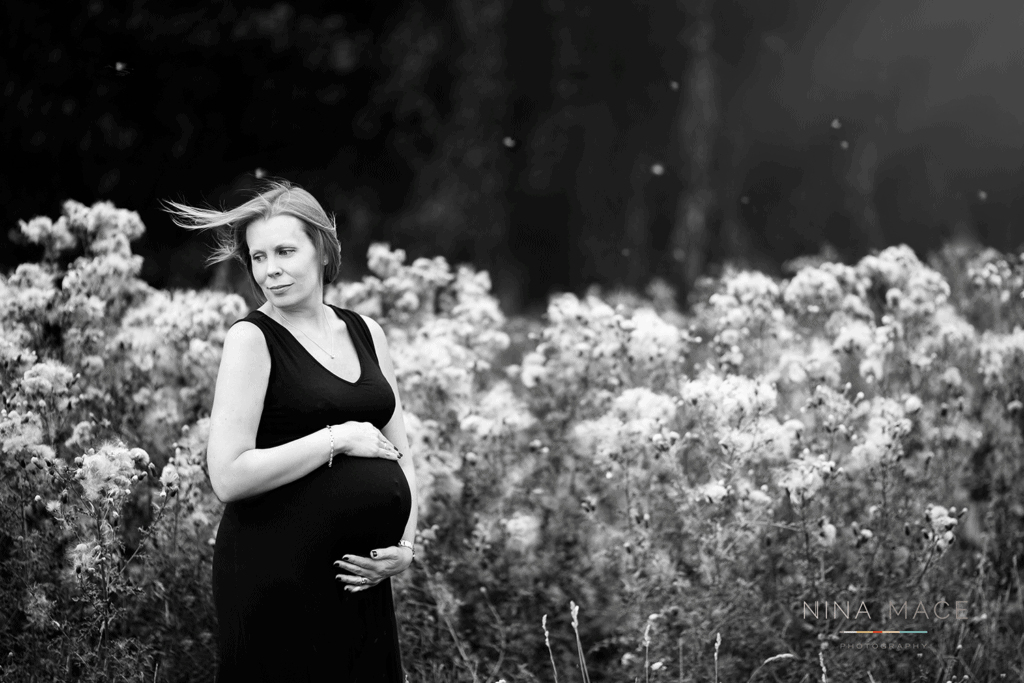Outdoor bump baby photography Hertfordshire